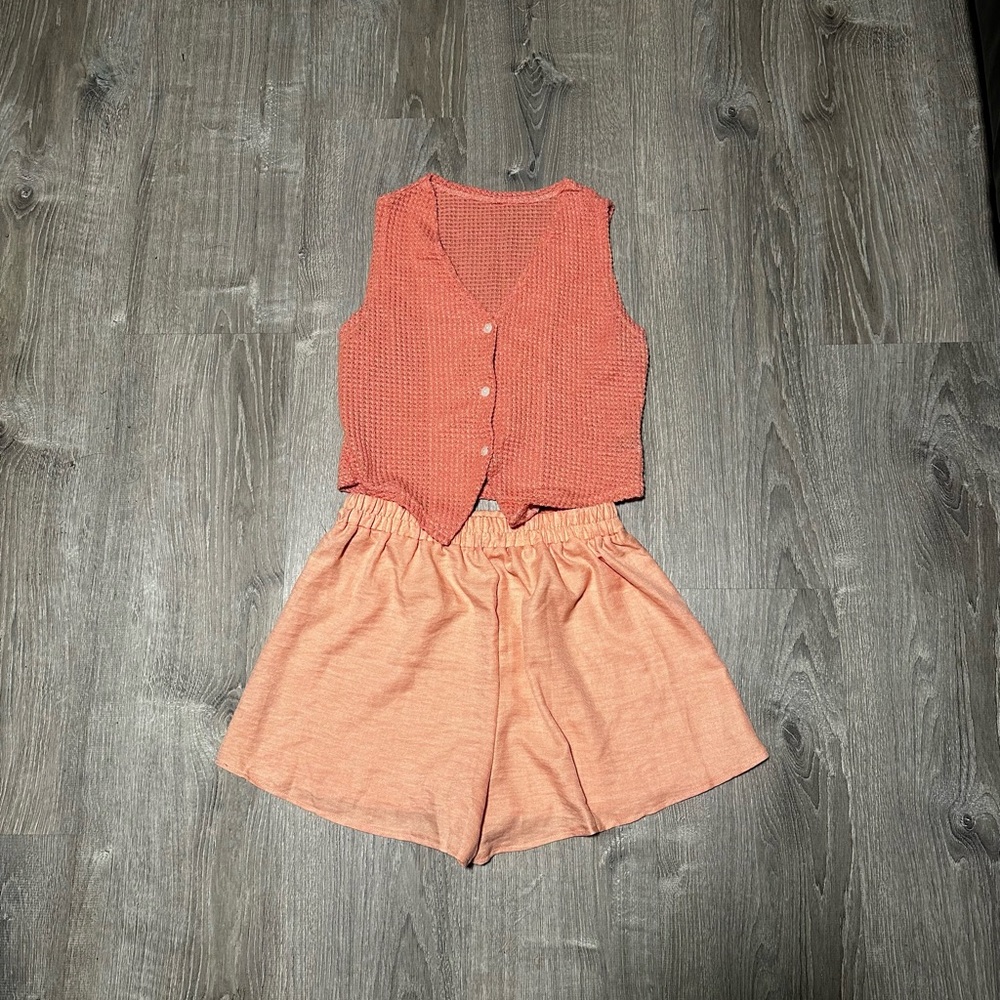 Coral Sleeveless Top and Shorts Set size: M